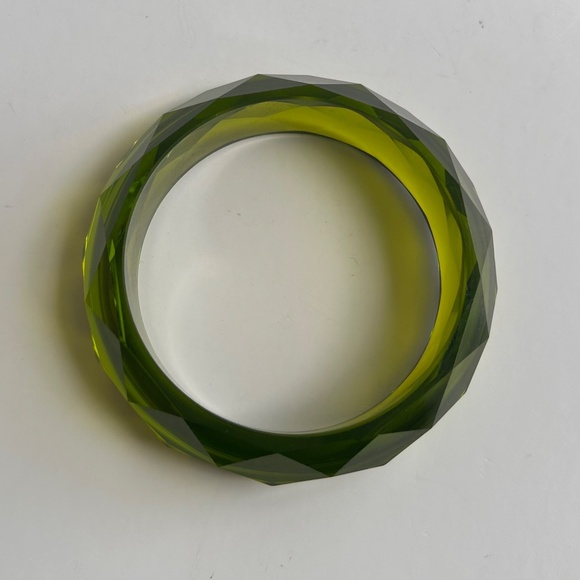 Set of 3 Vintage Lucite Facet Carved Bangle Bracelets - Picture 11 of 13